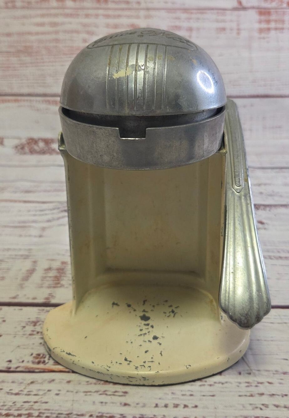 Vintage Rival Juice-O-Mat SIngle Action Manual Citrus Juicer Cream Chrome